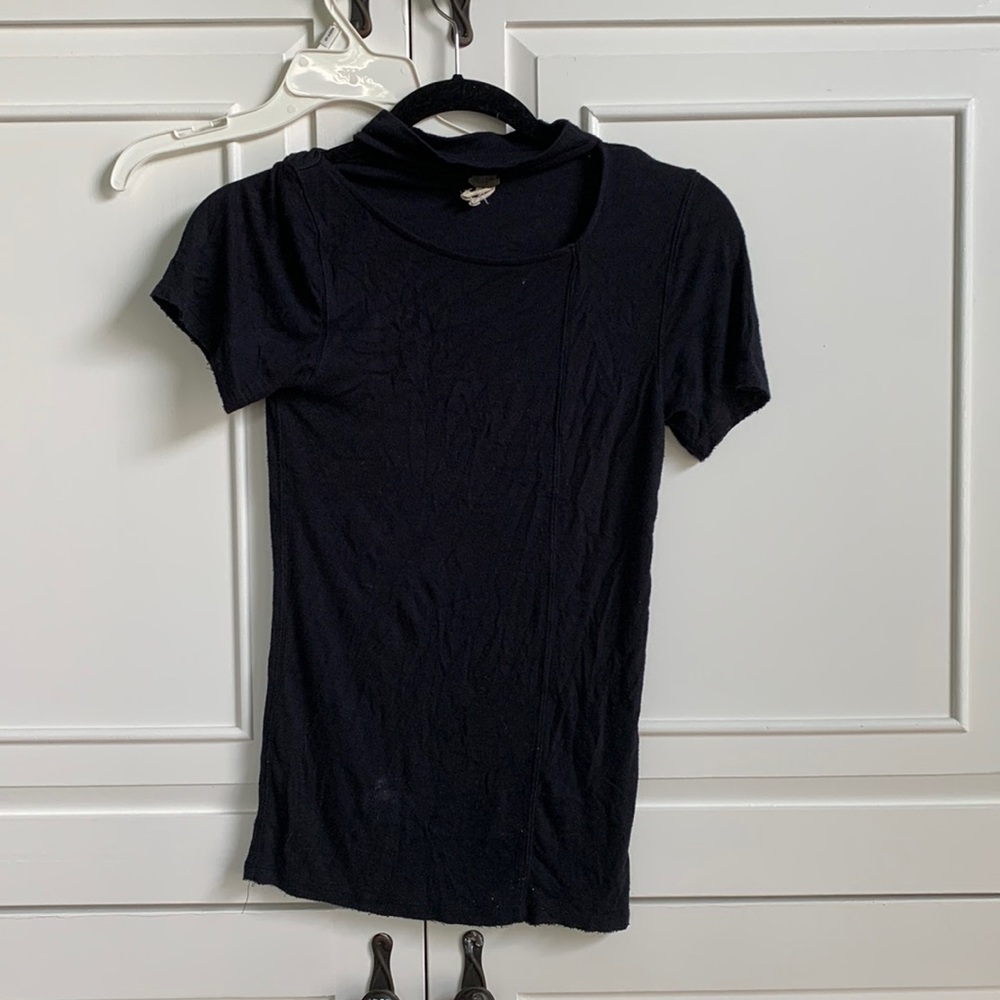 Free people shirt - cutout at the neck